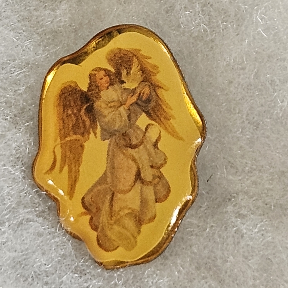 Vintage-50a-detailed Angel cherub in blue w/dove in right hand lapel pin/brooch